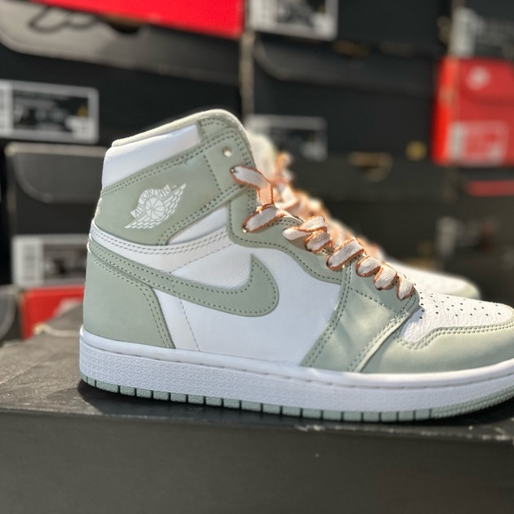 Jordan 1 Retro High OG Seafoam (Women's) - Picture 3 of 9